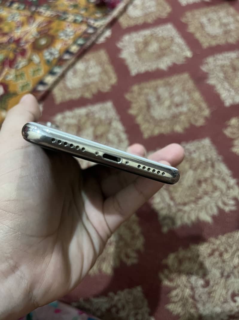 Apple iPhone X 3