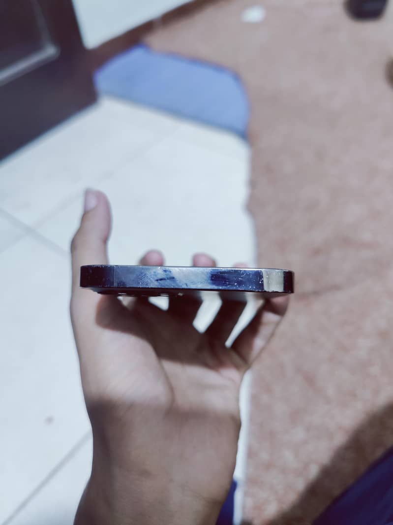 Apple iPhone 12 1