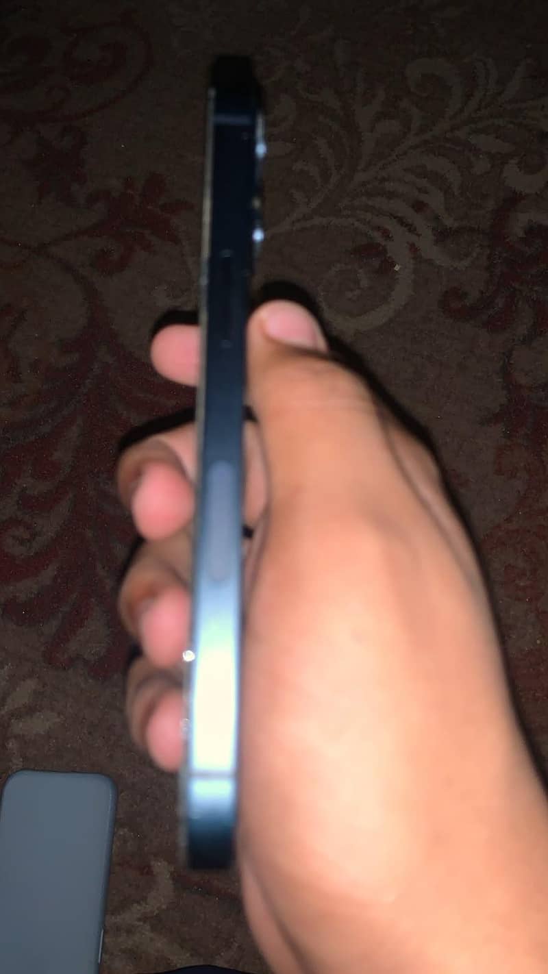 Apple iPhone 13 2