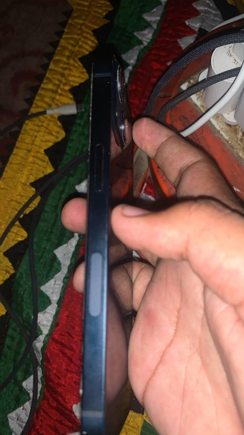 Apple iPhone 13 4