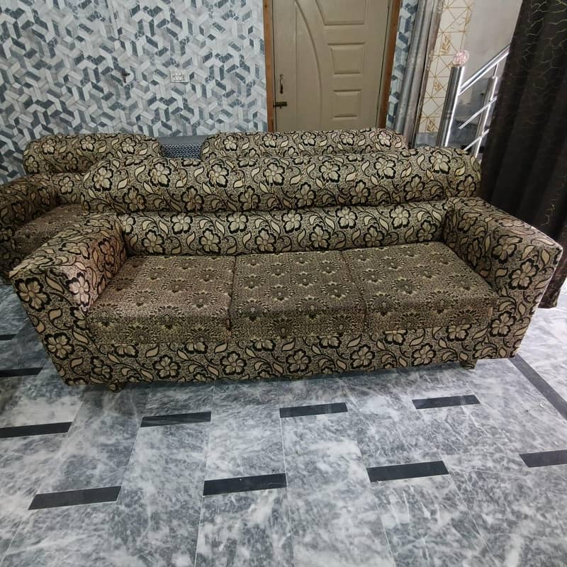 Sofa Set is Available 0