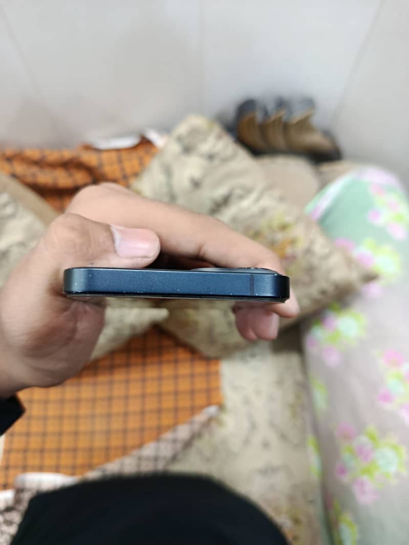 Apple iPhone 13 4