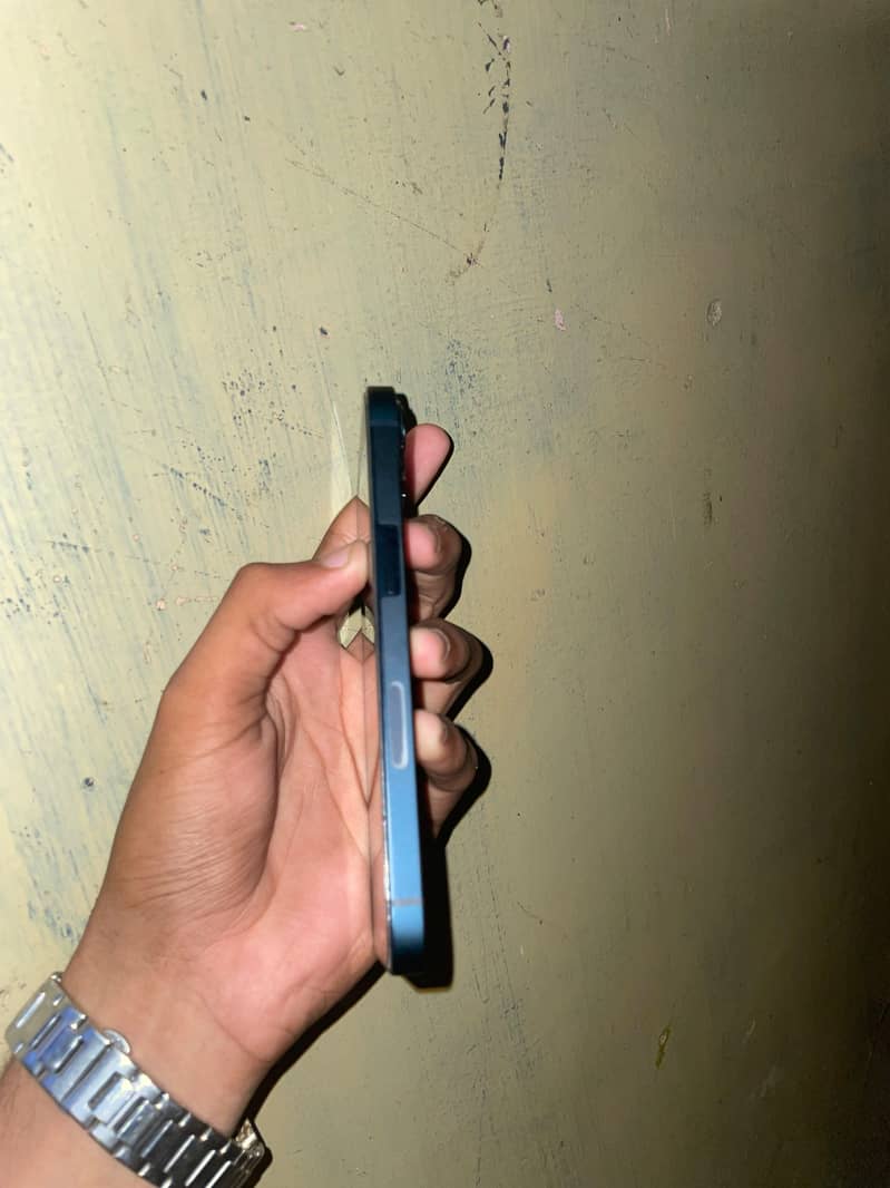 Apple iPhone 13 1