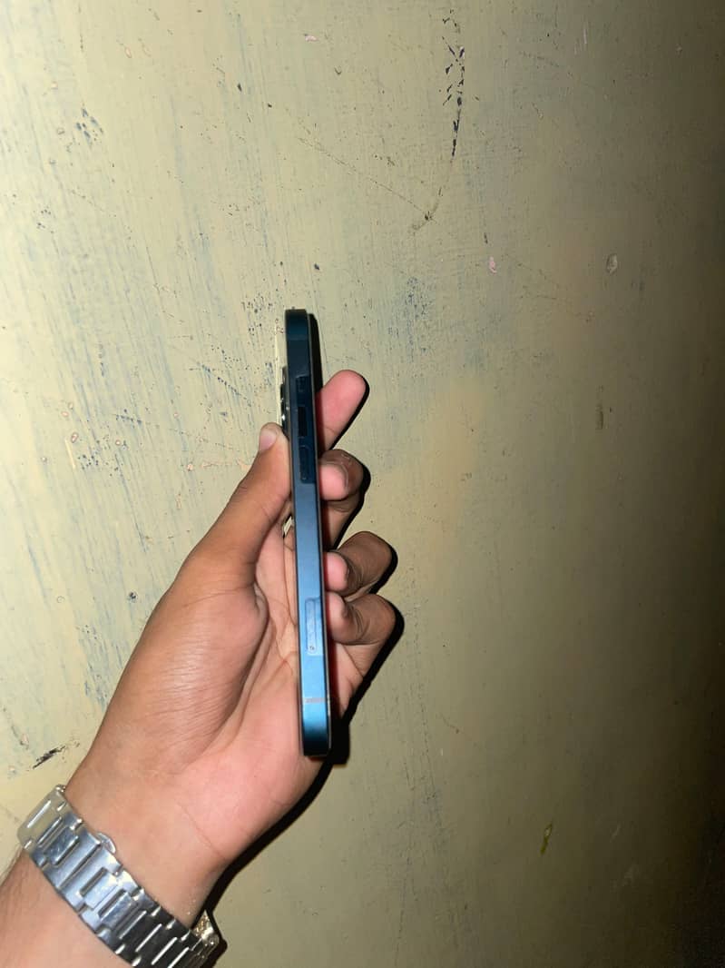 Apple iPhone 13 2