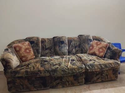 Beautiful Patterned Sofa Set - Comfortable & Well-Maintained