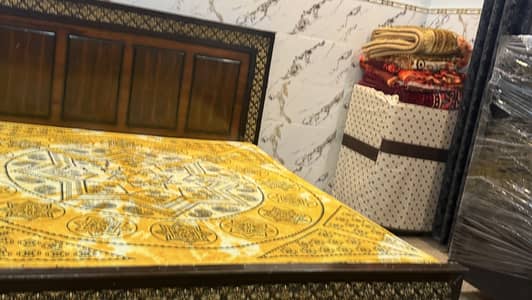 Solid Wooden King Size Bed with Comfortable Mattress