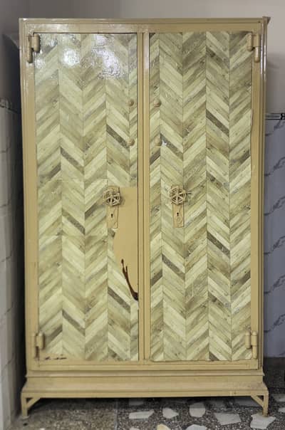 Heavy Duty Old Iron Wardrobe – Strong & Solid – Rs. 25,000