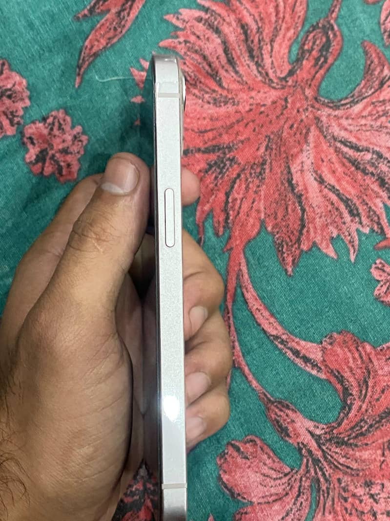 Apple iPhone 13 2