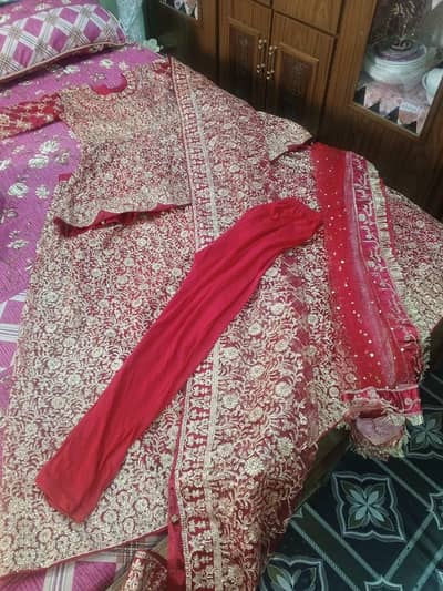 3 dress ik sth ha ya picture shi na bki ya dress 1 time use Howe ha