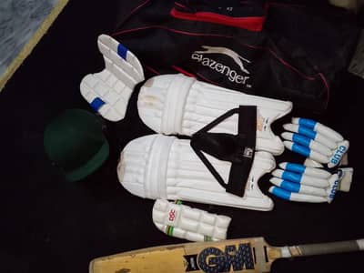 Hard ball Full Cricket Kit 9/10 condition