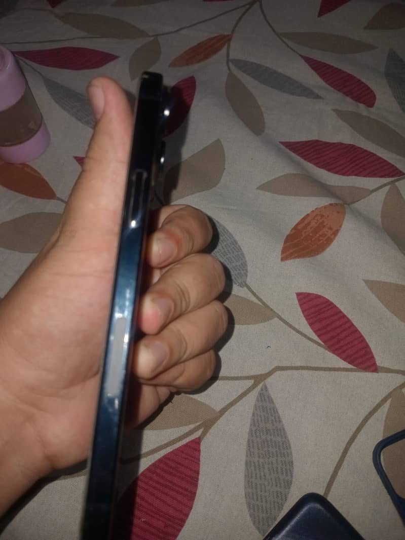Apple iPhone 15 plus 6