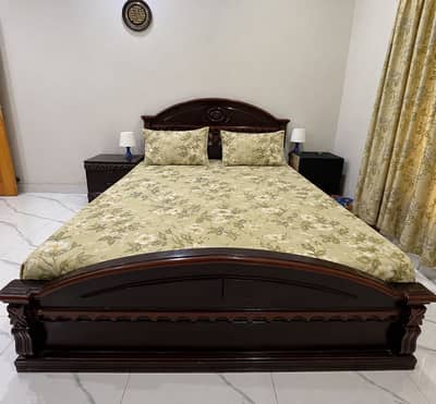 Double Bed with 1 Side table