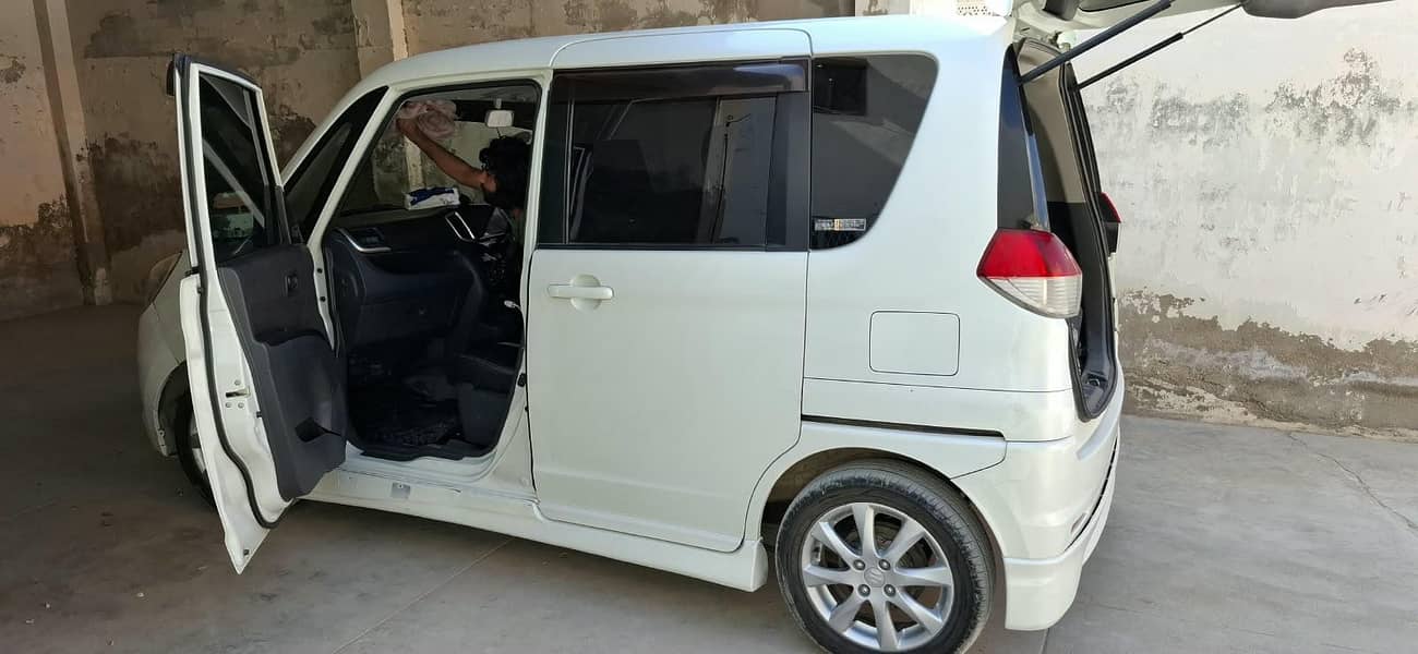 Suzuki solio 8