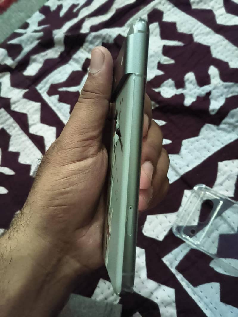 Google Pixel 8 4