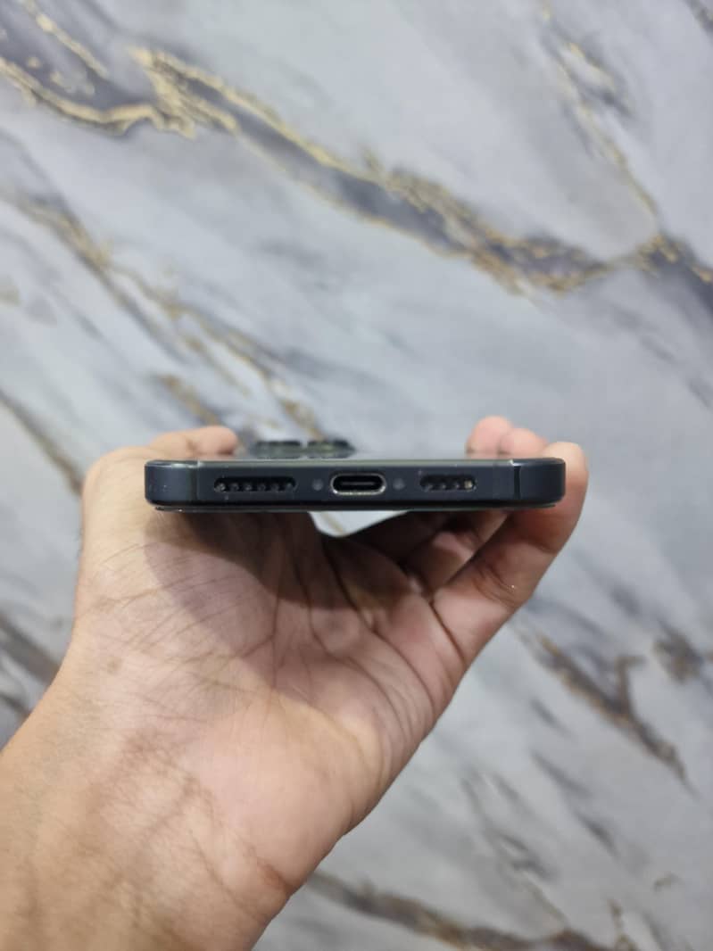 Apple iPhone 16 Pro Max 4