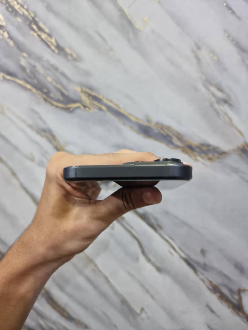 Apple iPhone 16 Pro Max 5