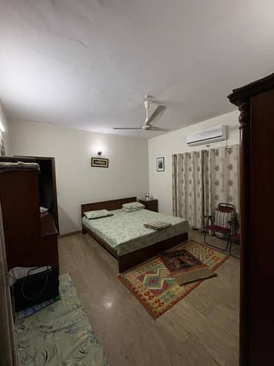 Dha phase 7 one bad bath kitchen d/d fully furnished only single working executive