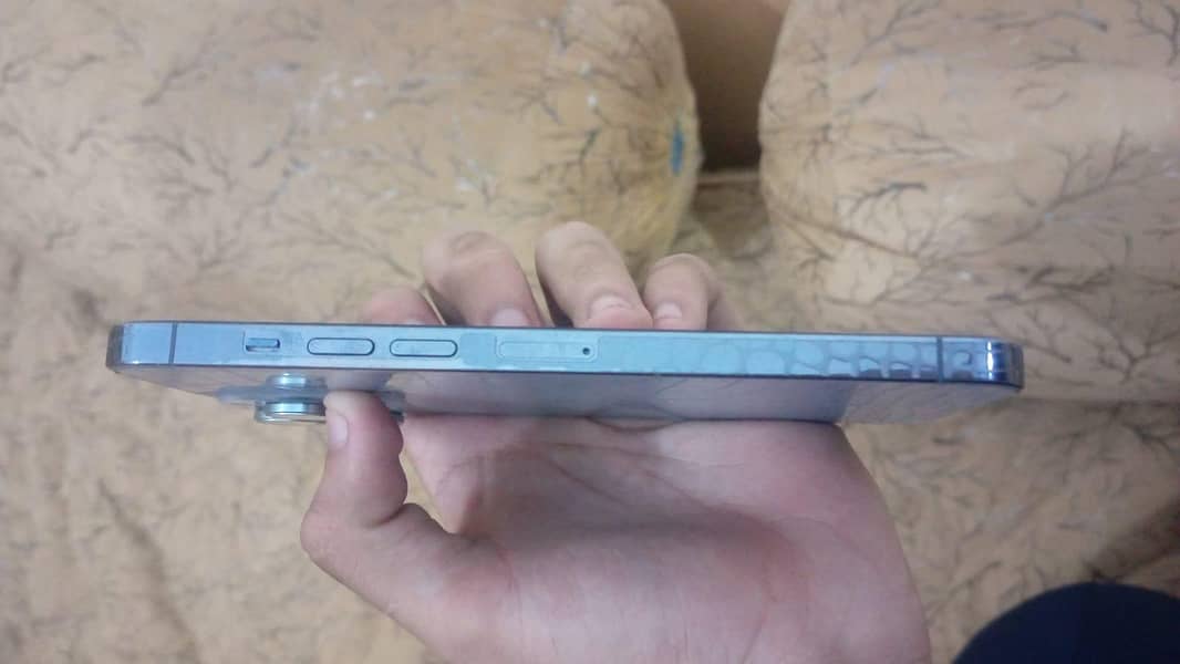 Apple iPhone 13 Pro Max 2