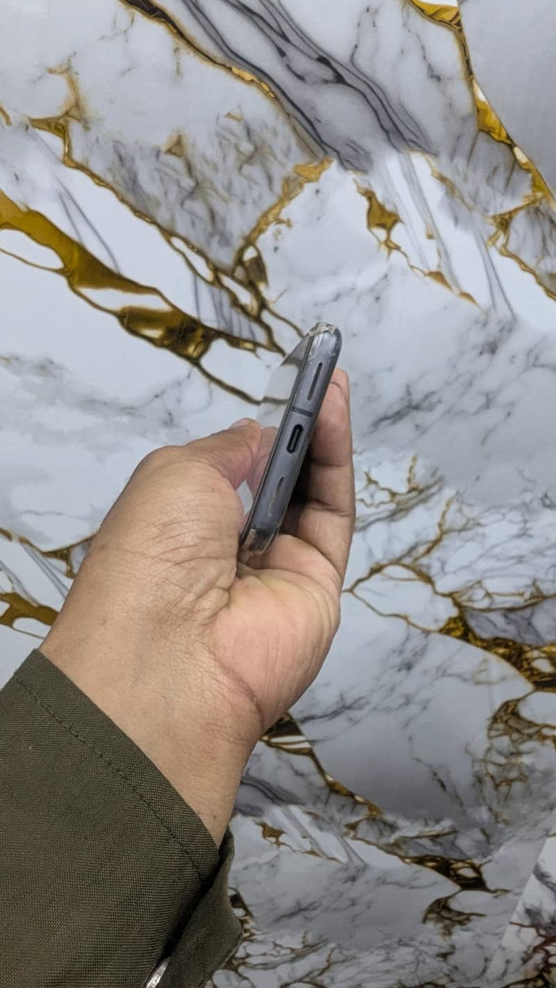 Google Pixel 8 4