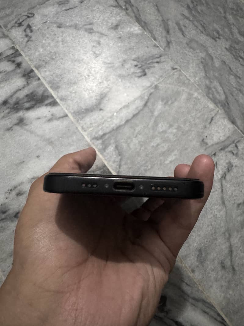 Apple iPhone 15 4