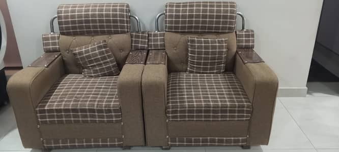 5 Seater Sofa Set + Centre Table – Excellent Condition