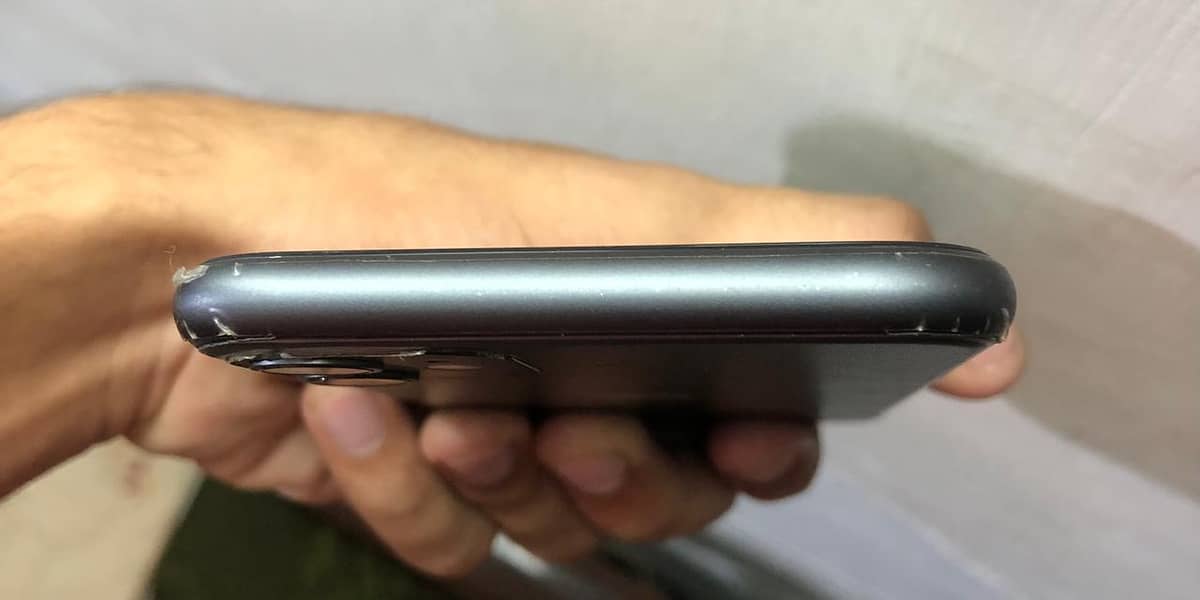 Apple iPhone 11 4