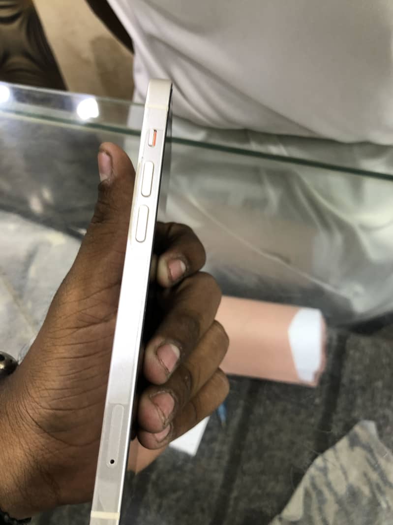 Apple iPhone 12 1