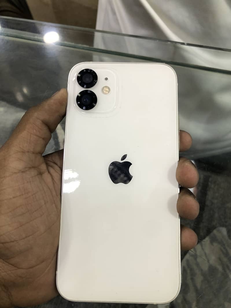 Apple iPhone 12 4