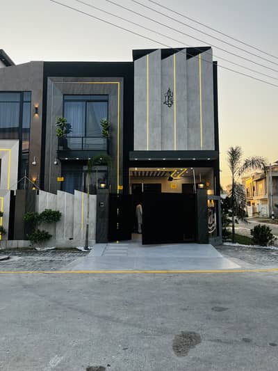 5.5 Marla Corner Category House For Sale