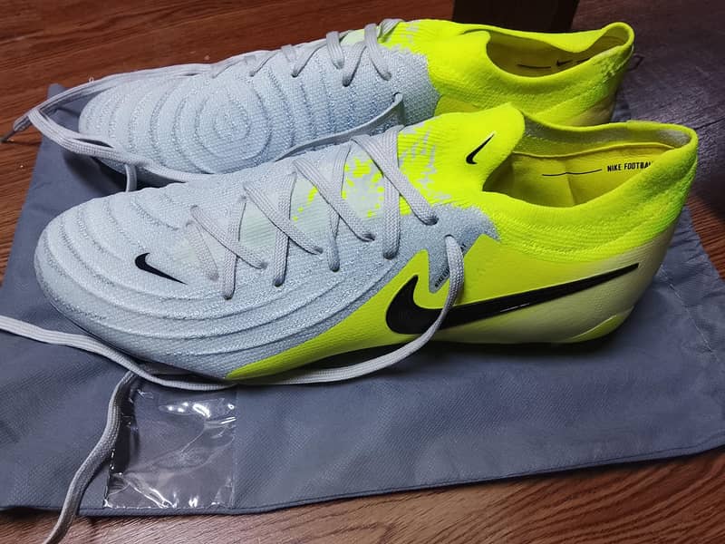 Nike phantom STUDS 1