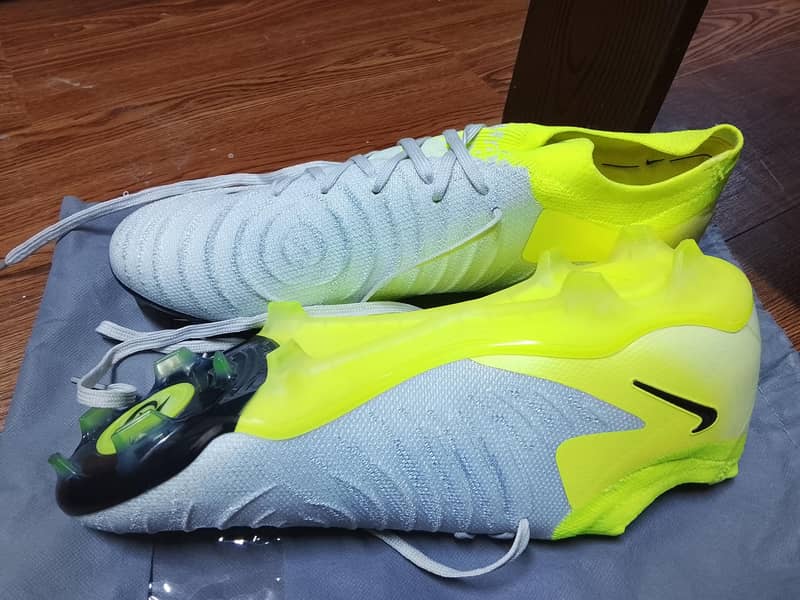 Nike phantom STUDS 2