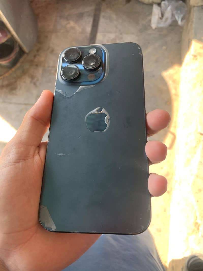 Apple iPhone 15 Pro Max 9
