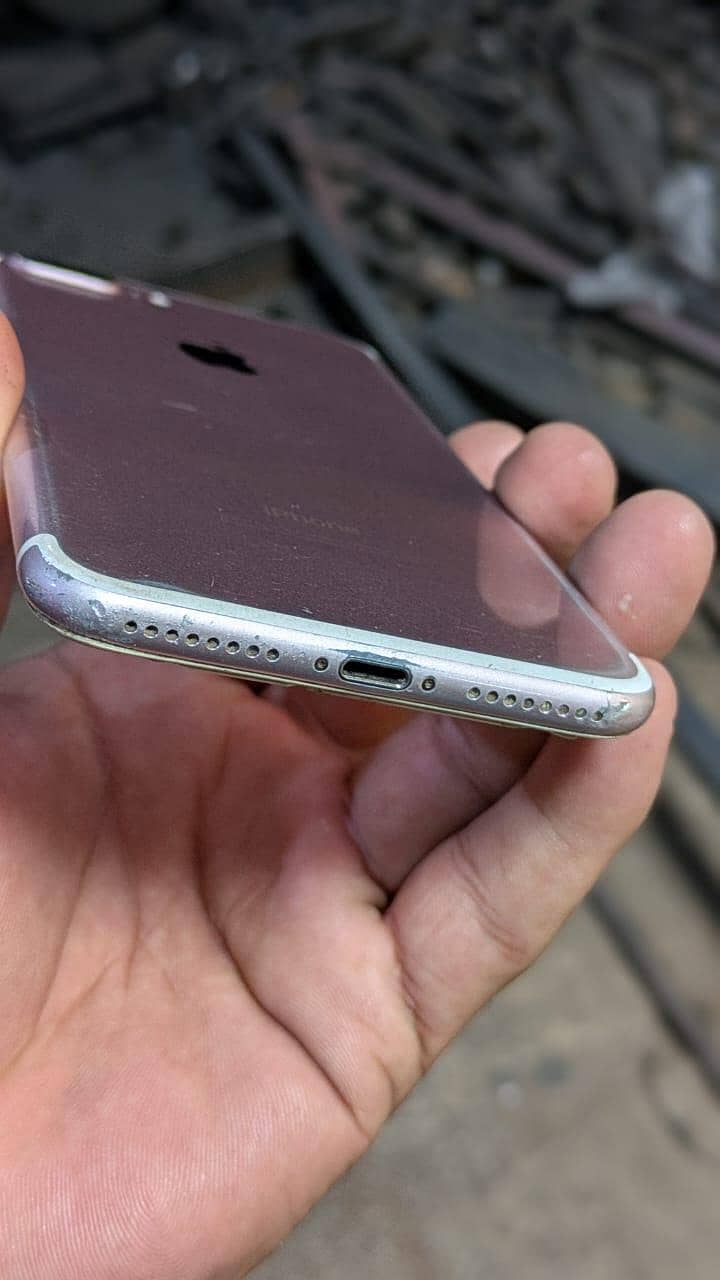 Apple iPhone 7 Plus 4