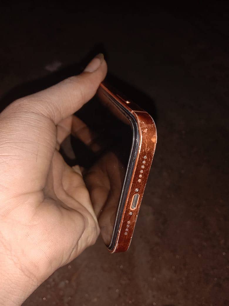 Apple iPhone 11 4