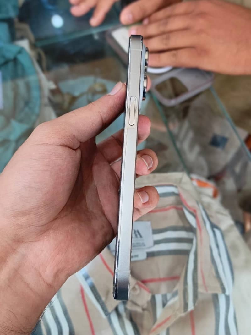 Apple iPhone 14 Pro Max 2