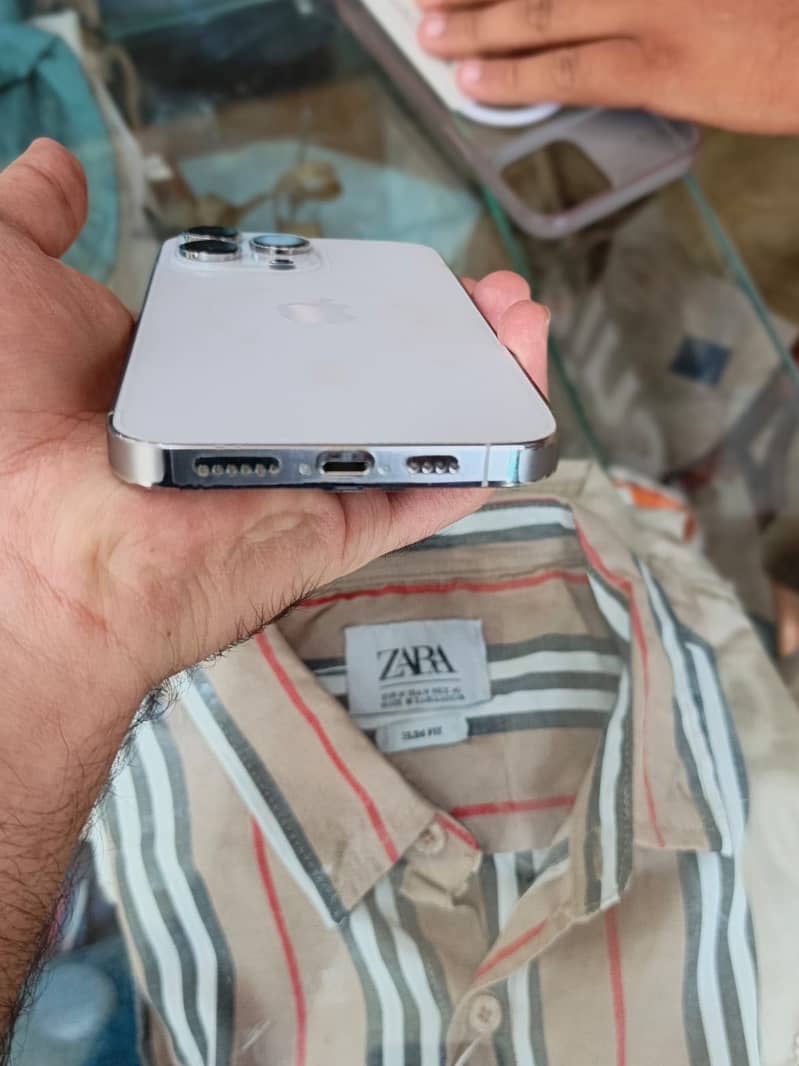 Apple iPhone 14 Pro Max 4