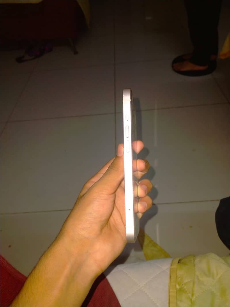 Apple iPhone 13 1