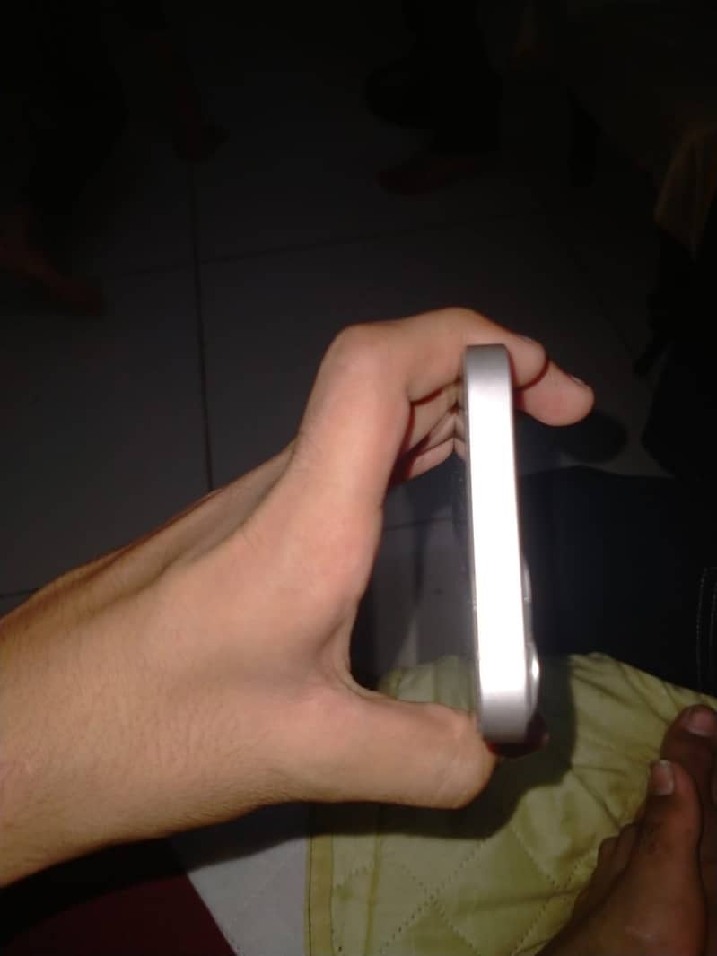 Apple iPhone 13 5