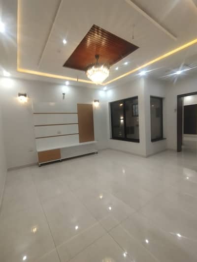 Beautiful and well-maintained 5 Marla house available