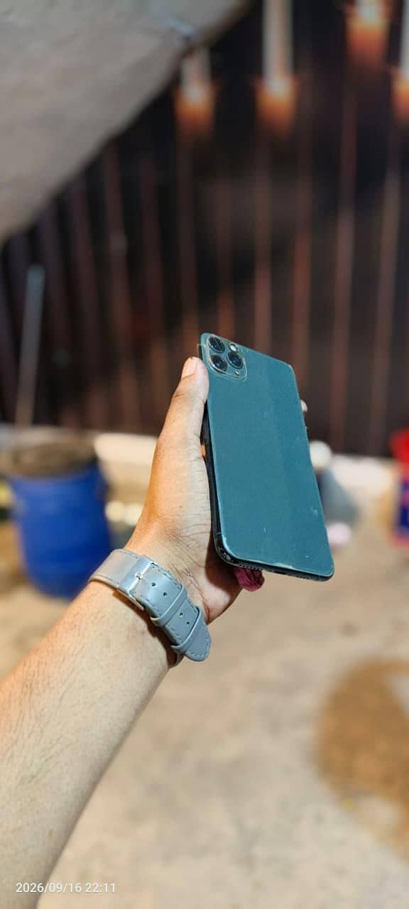 Apple iPhone 11 Pro Max 6