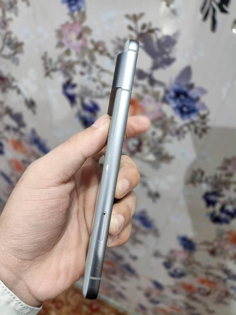 Google Pixel 8 4