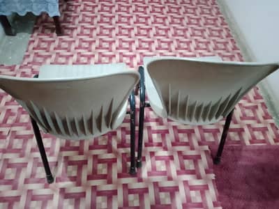 02 Chairs Ha Office Ya Normal Used Ka Liya