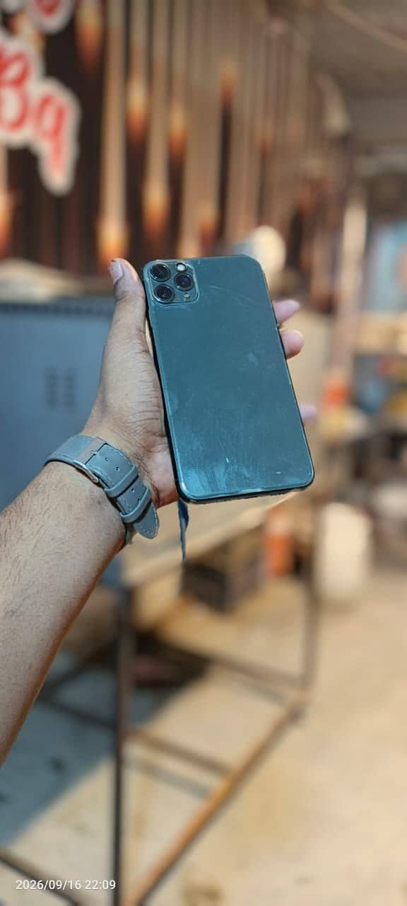 Apple iPhone 11 Pro Max 10