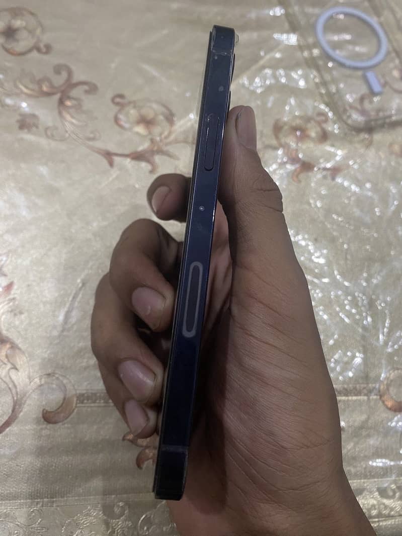 Apple iPhone 12 6