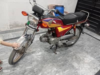2004 model bike sara kam krwaya ha body orignal ha