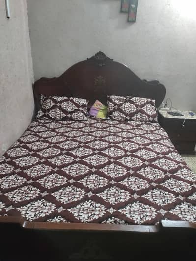 Wooden solid king size bed