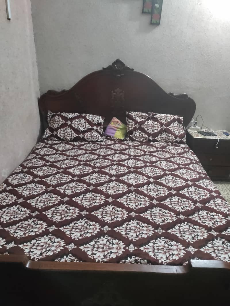 Wooden solid king size bed 1