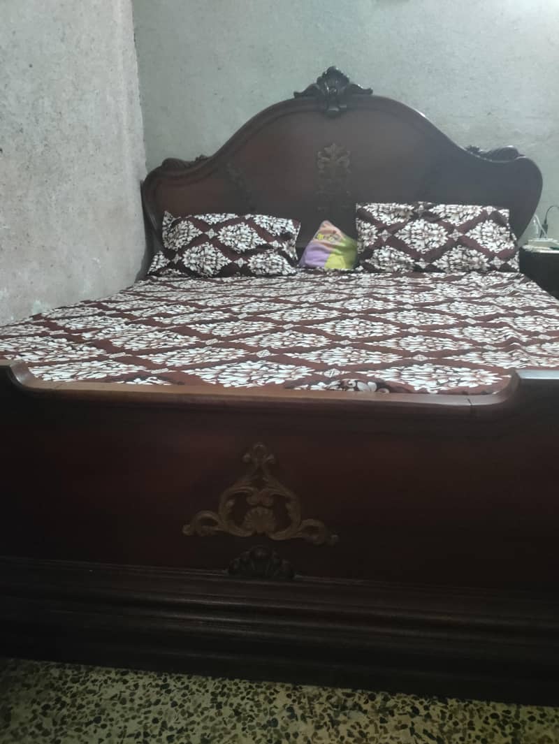Wooden solid king size bed 2