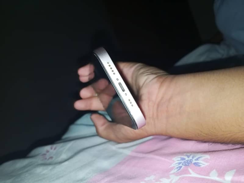 Apple iPhone 13 2