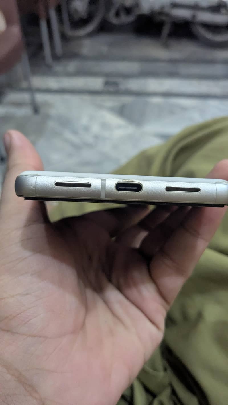 Google Pixel 7 4